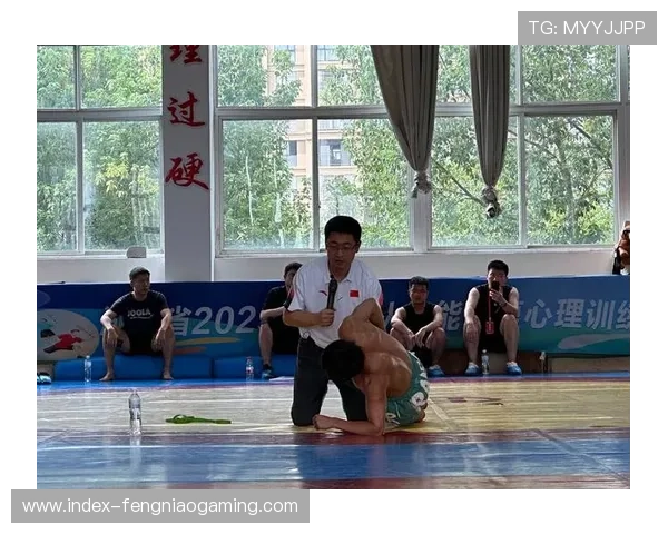 体育心理学家帮助运动员调节心态，应对大赛压力。