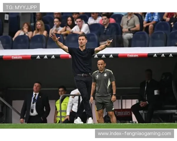 哈维阿隆索执教皇马初考验，三后卫体系与锋线调配成焦点