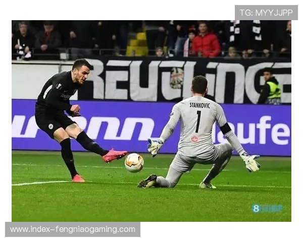 皇马对本菲卡比赛末段,门将特鲁宾头球破门绝杀 皇马对本菲卡比赛末段,门将特鲁宾头球破门绝杀